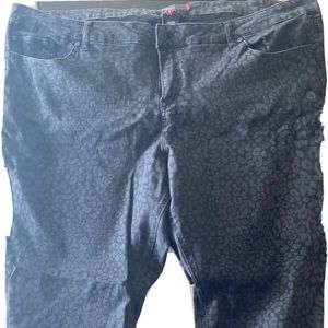 Torrid Black Leopard Print Skinny Jeans size 28